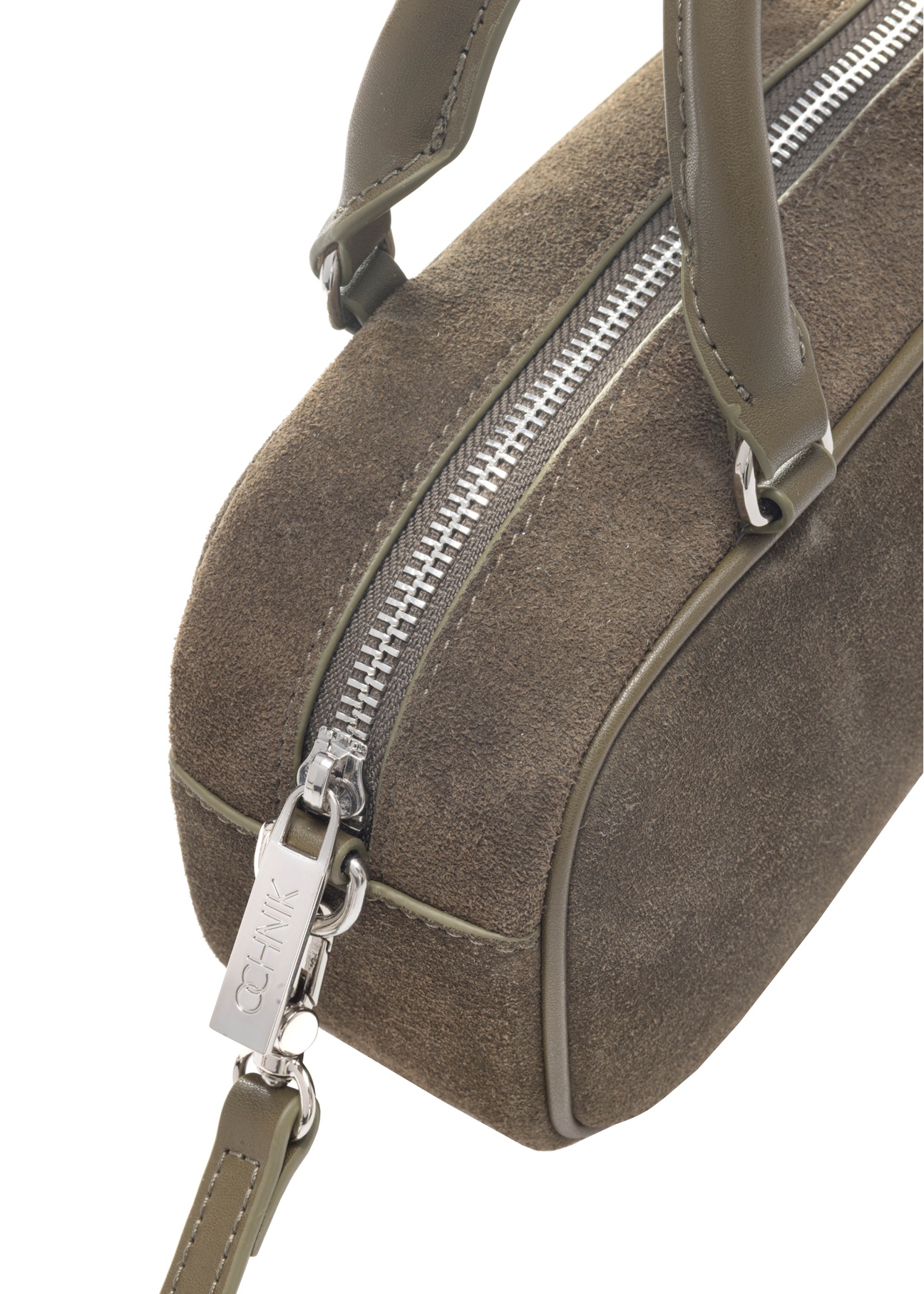 Torebka damska khaki na ramię TORES-1193-55 (Z25), zbliżenie na detal produktu na białym tle.