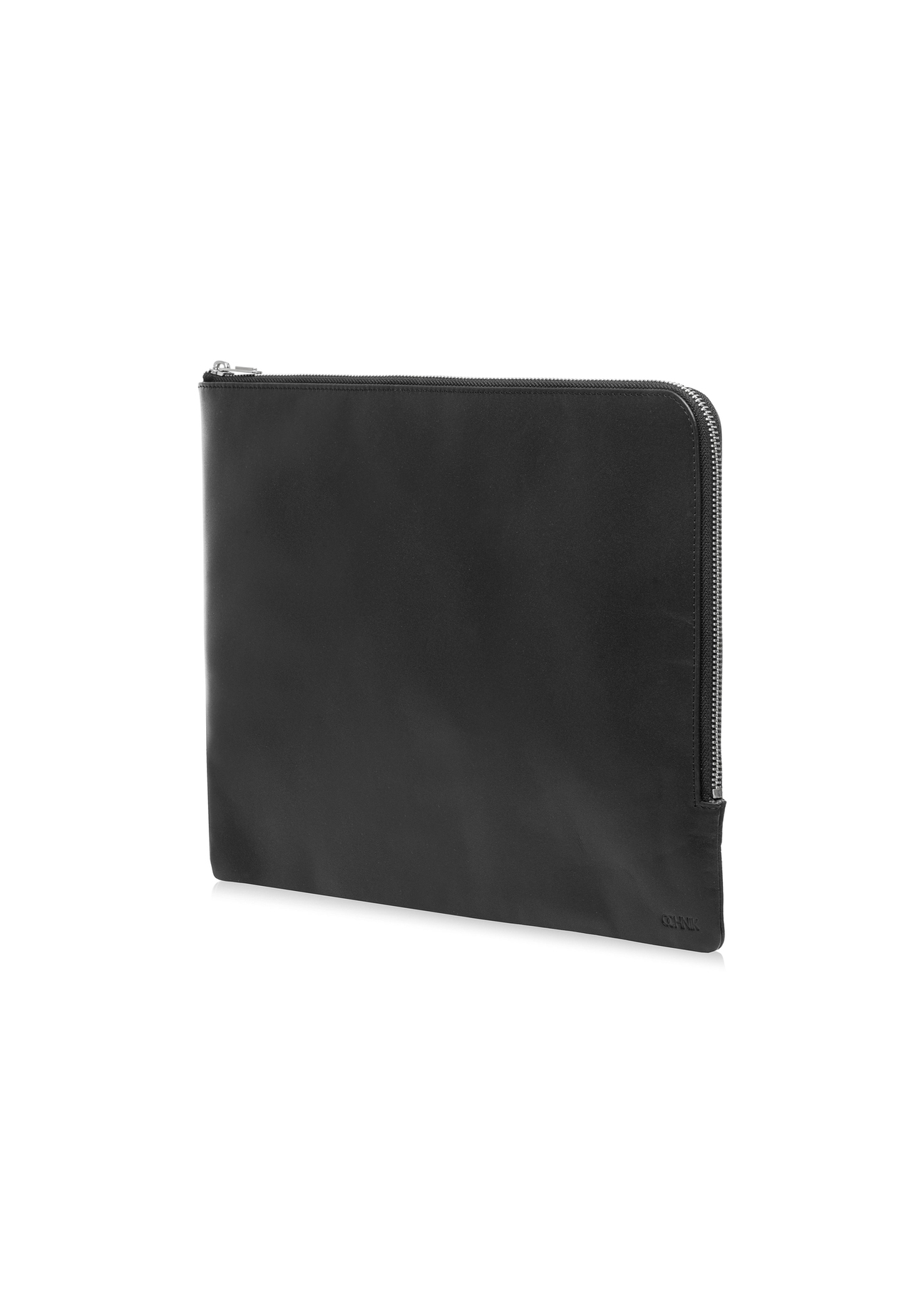 Czarna teczka męska TORMS-0474-99(Z25), widok produktu skosem na białym tle.