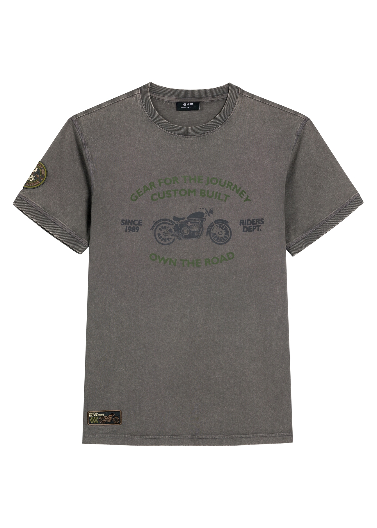 Bawełniany grafitowy t-shirt męski TSHMT-0141-9D(W26) - widok produktu z przodu, na białym tle. 