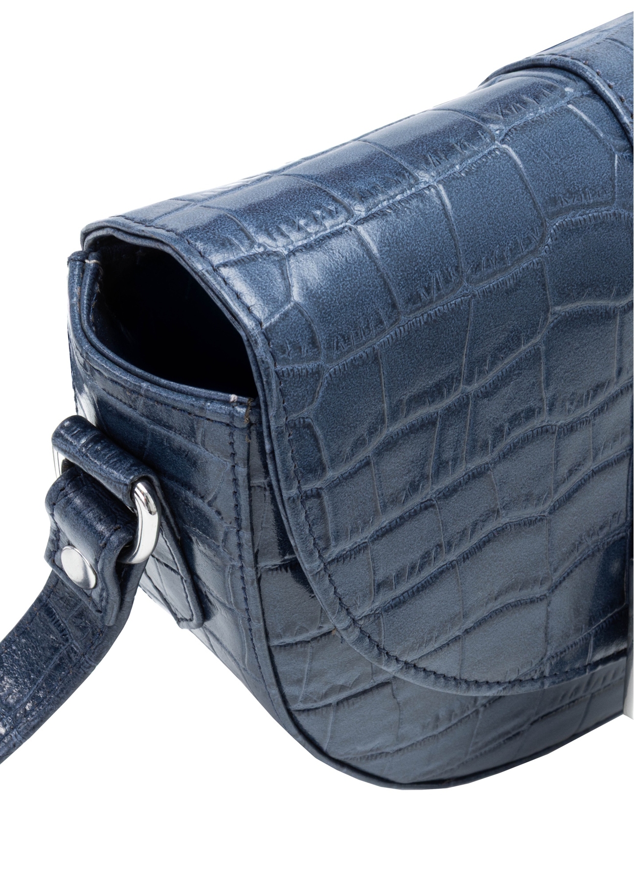 Granatowa skórzana torebka w stylu croco TORES-0707F-7D(W26), zbliżenie na detal produktu na białym tle.