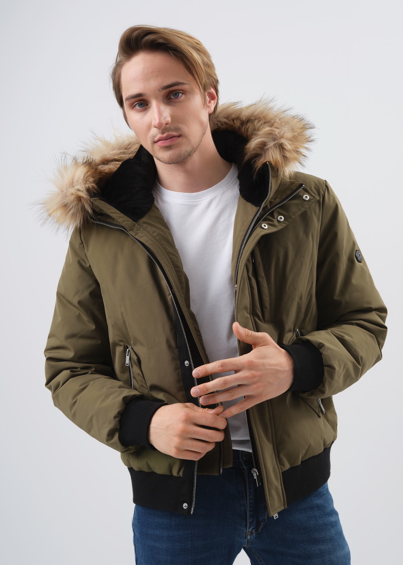 Oliwkowa kurtka męska z kapturem KURMT-0313-57(Z23)-01