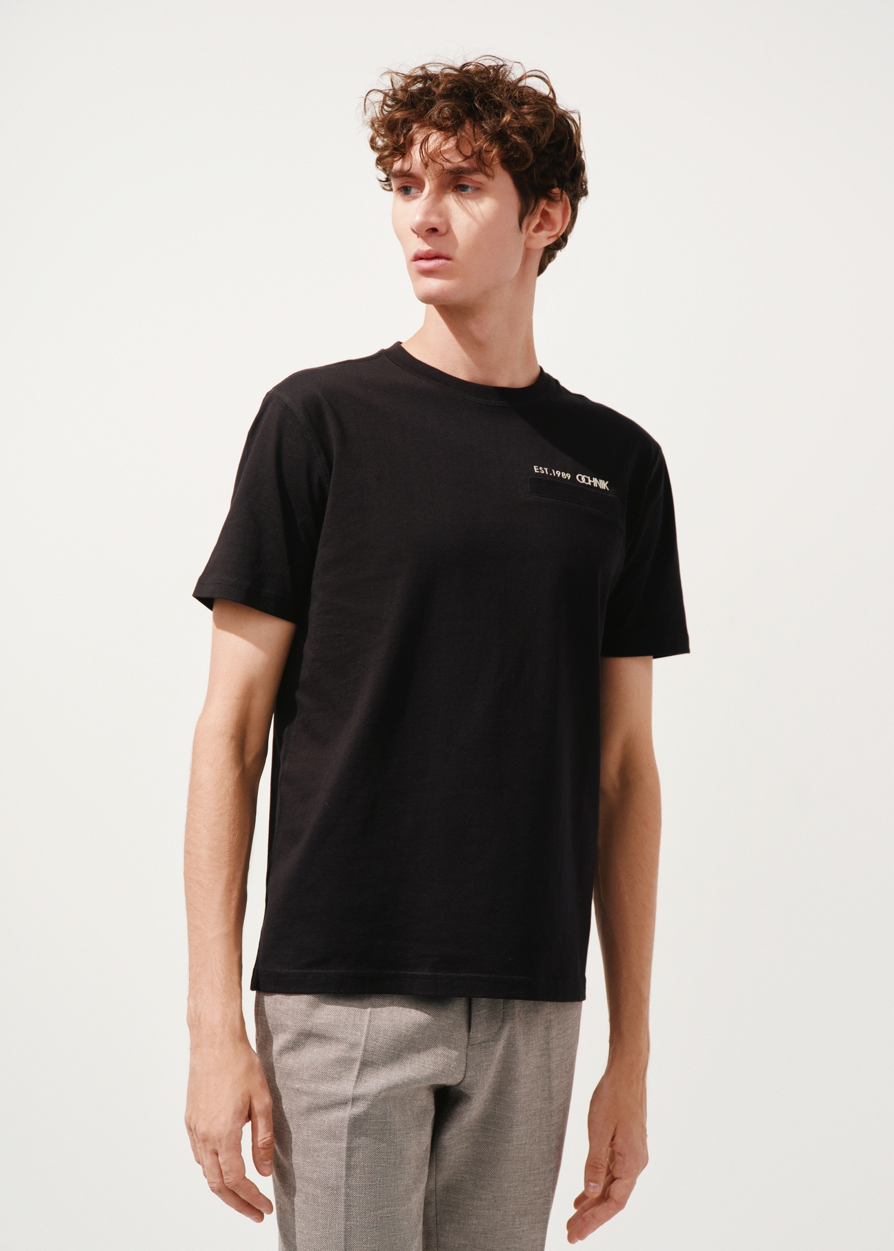 Czarny basic T-shirt męski z logo marki OCHNIK TSHMT-0102-99(W24)-01