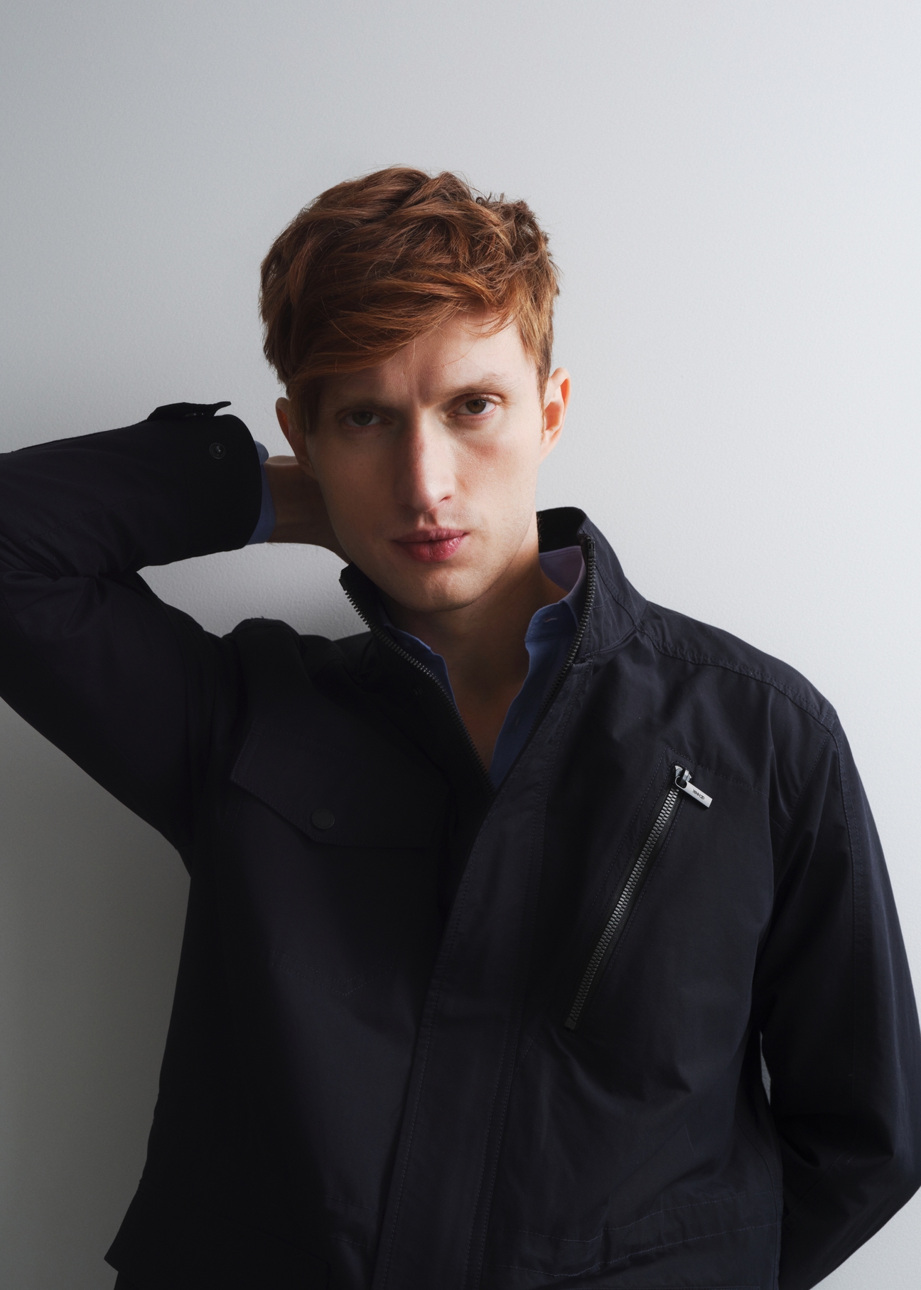 Granatowa kurtka męska ze stójką KURMT-0296-69(W23)-01