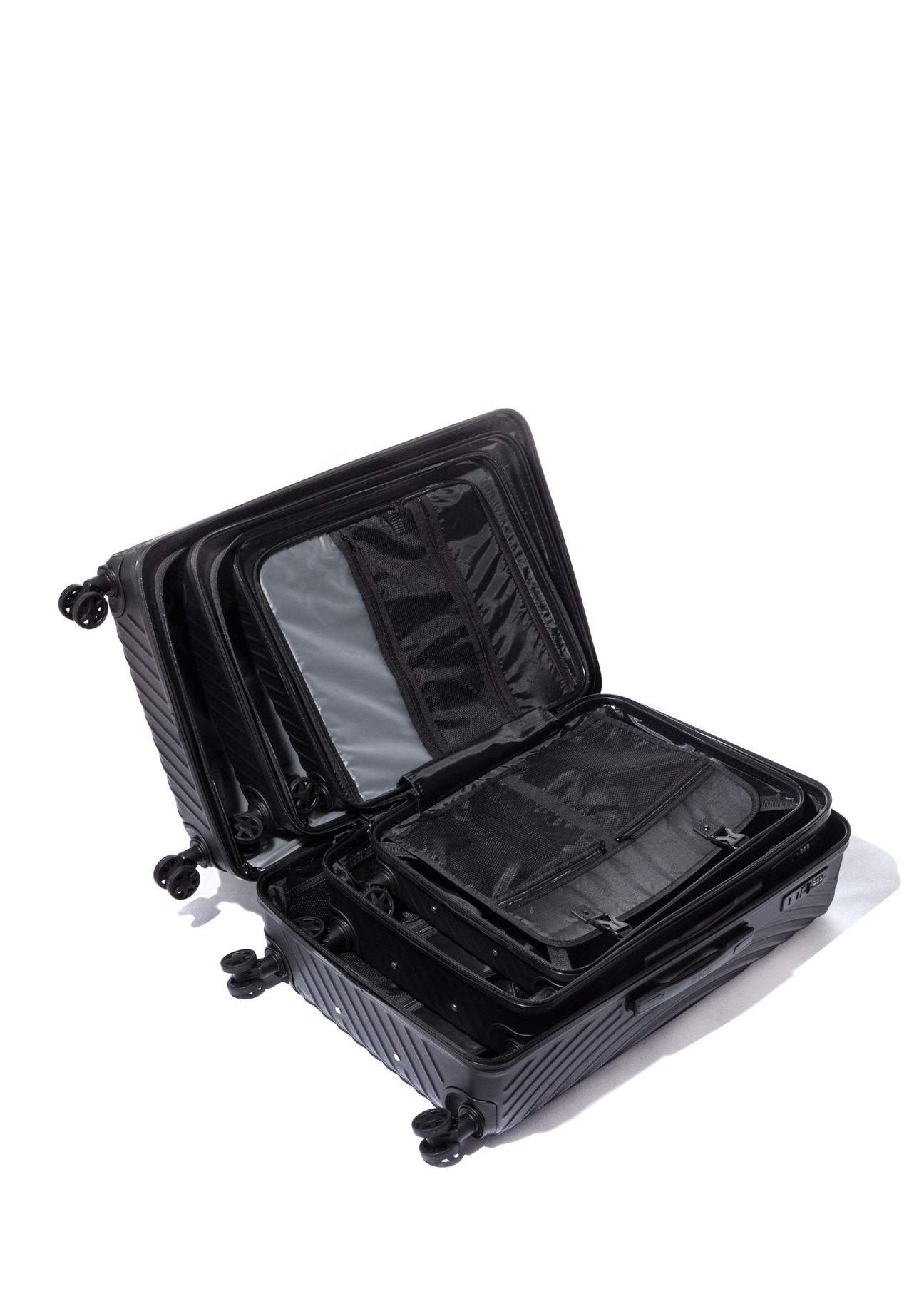 Komplet walizek na kółkach 19'/24'/28' WALAB-0088-99(W26), widok produktu w środku na białym tle.