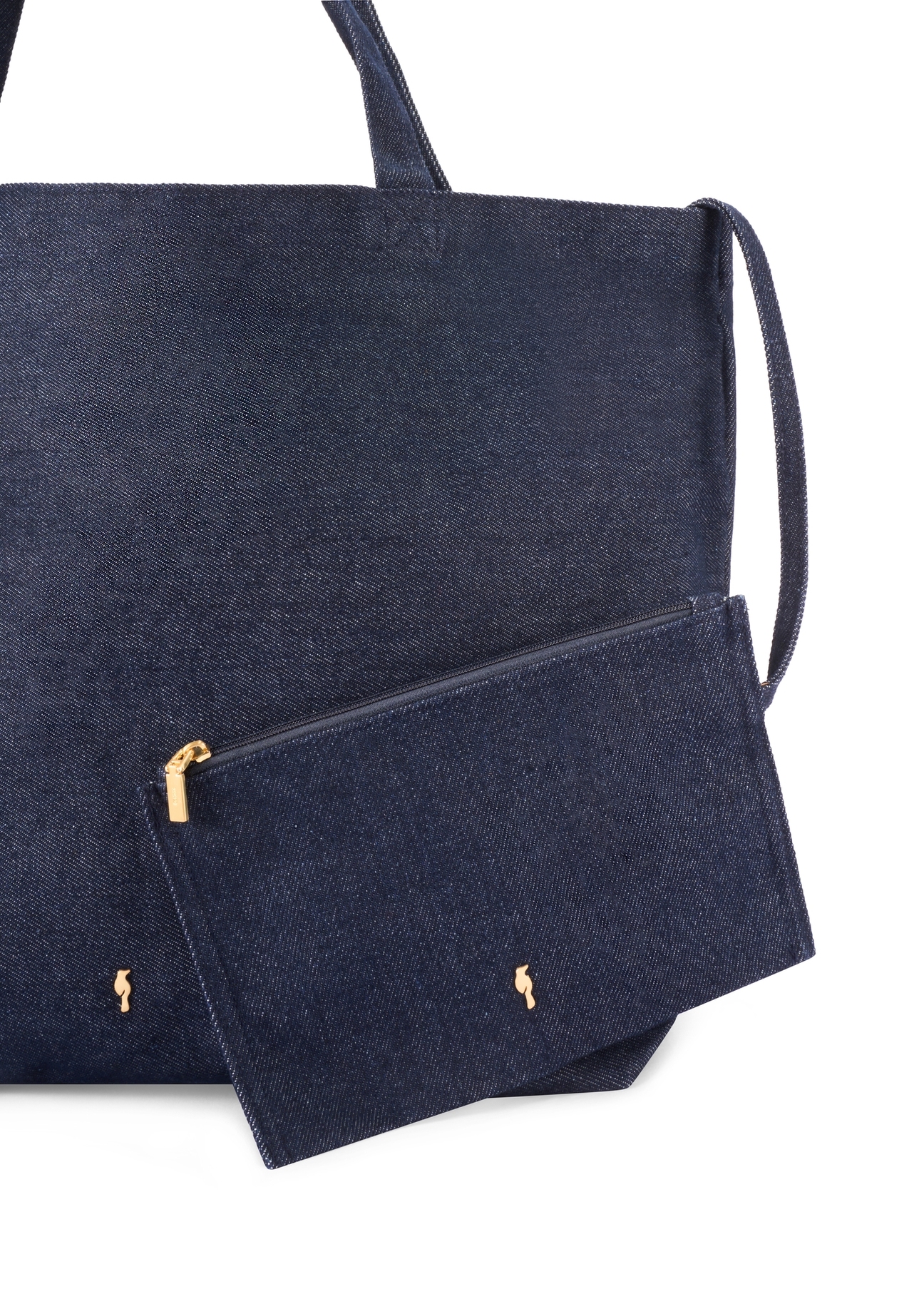 Denimowa torebka shopper TOREN-0334-7H(W26), widok kosmetyczki z przodu na białym tle.