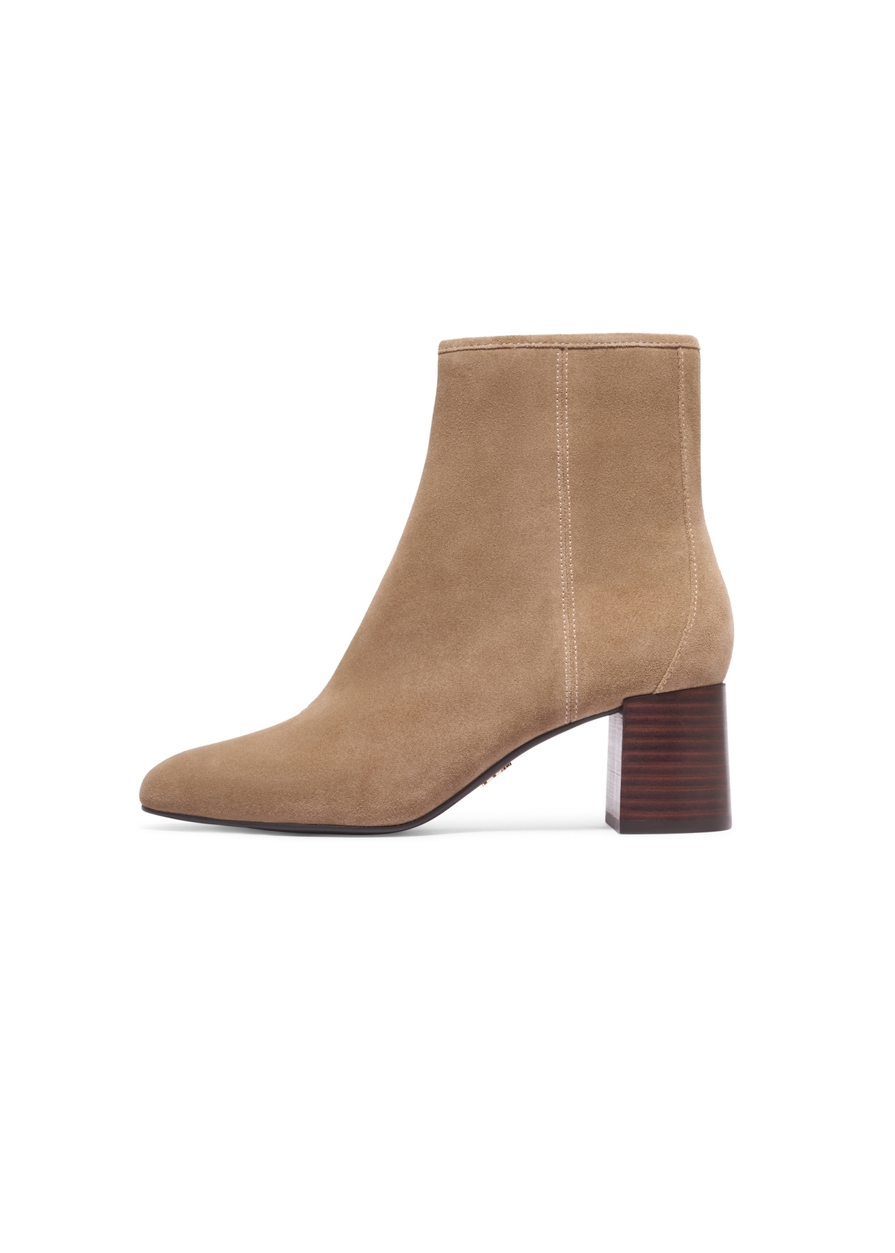Zamszowe botki na obcasie w kolorze chłodnego beżu BUTYD-1218-1K(Z26). Widok boczny na białym tle-02.