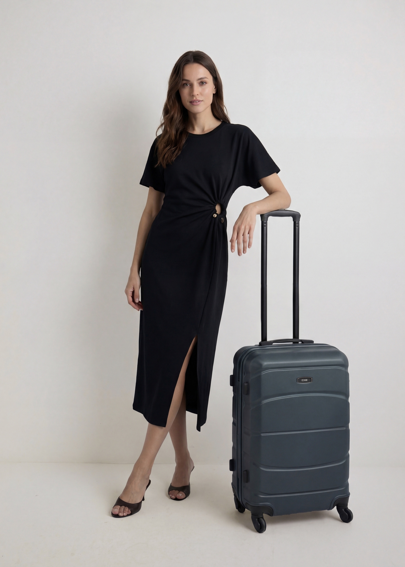 Walizka średnia na kółkach WALAB-0077-8C-24(W26)