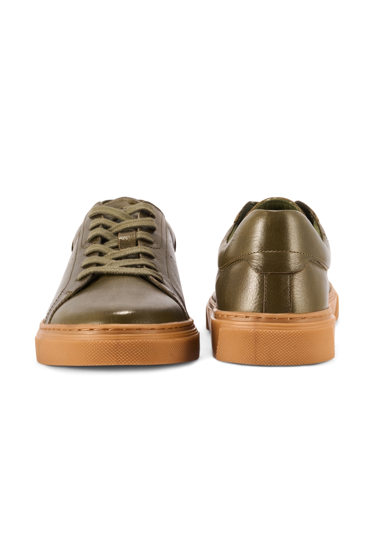 Skórzane sneakersy męskie khaki BUTYM-0486-8D(W26), widok produktu z przodu i tyłu na białym tle.