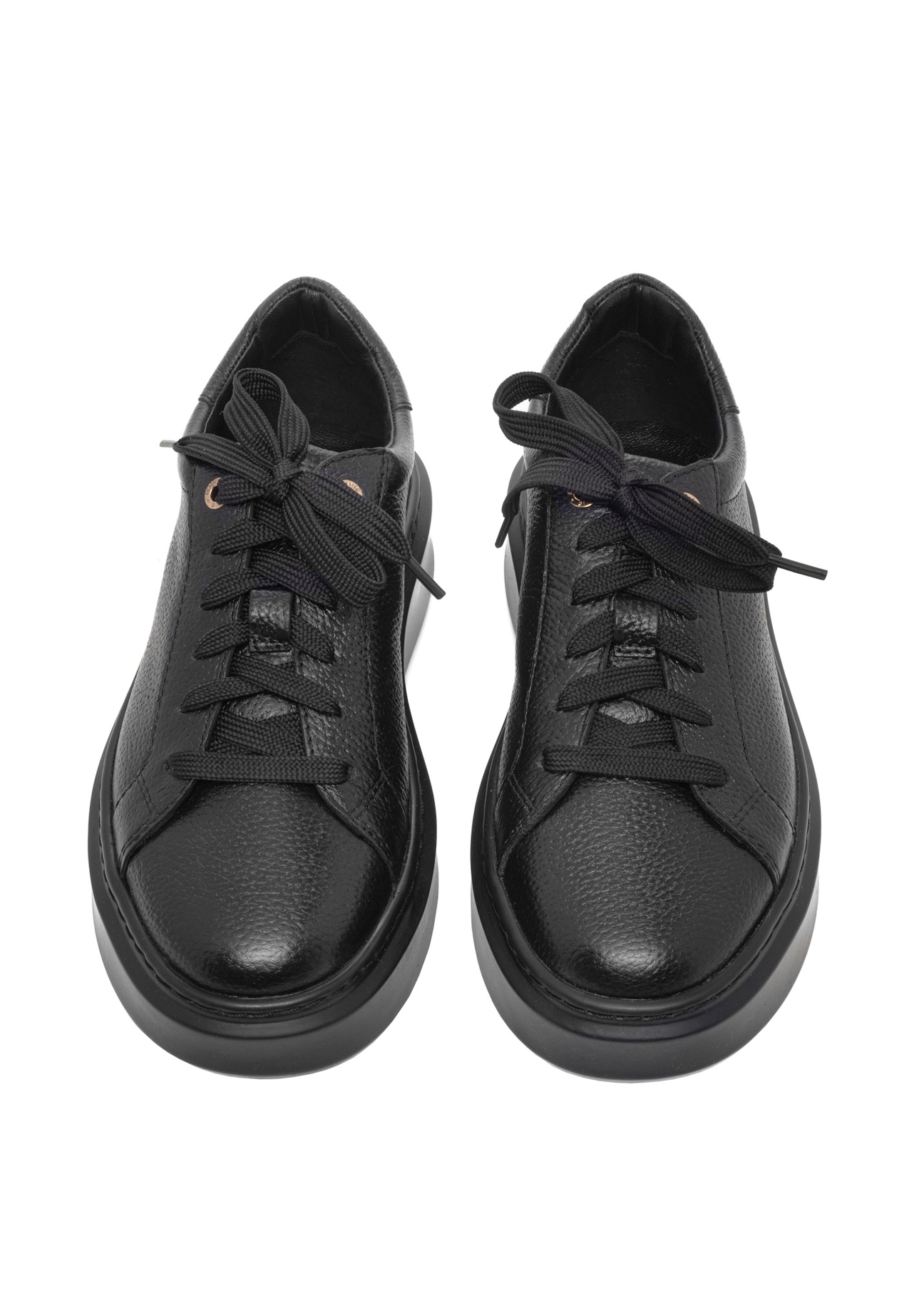 Skórzane buty damskie w kolorze czarnym BUTYD-1284-9I(Z26), widok produktu z przodu na białym tle.