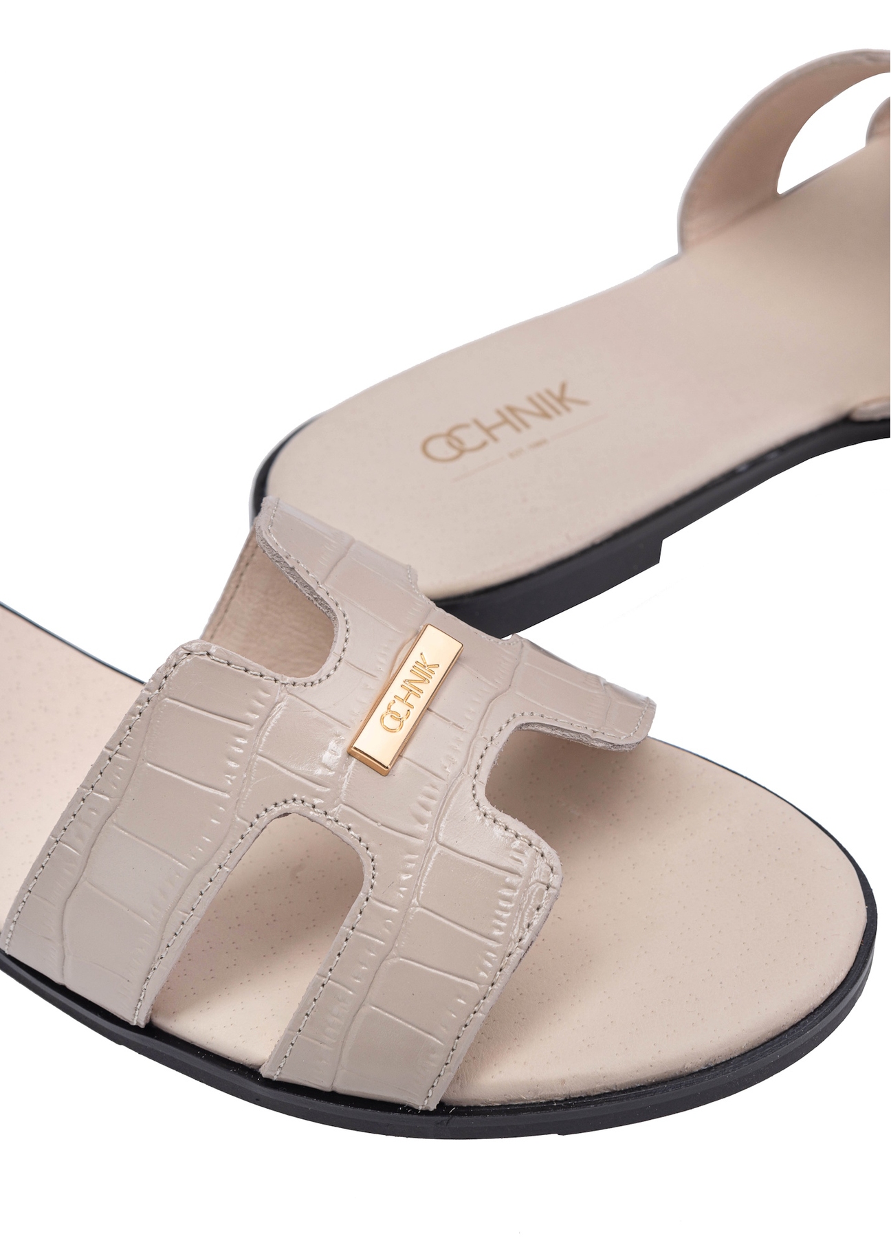 Jasnobeżowe klapki damskie croco BUTYD-0725C-80(W25)-07