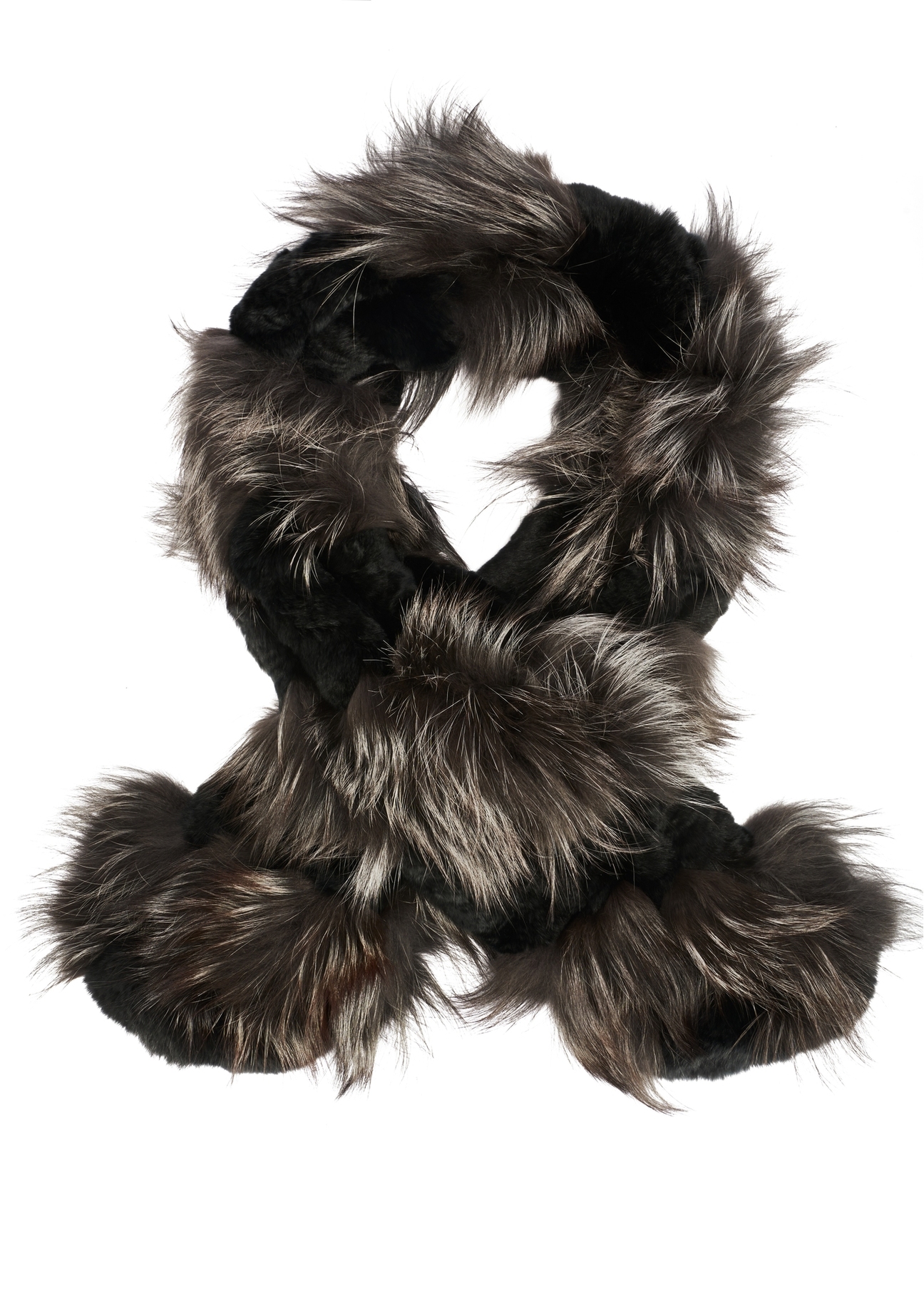 Czarny futrzany szalik damski SZADF-0025-99(Z25), widok produktu od przodu na białym tle.