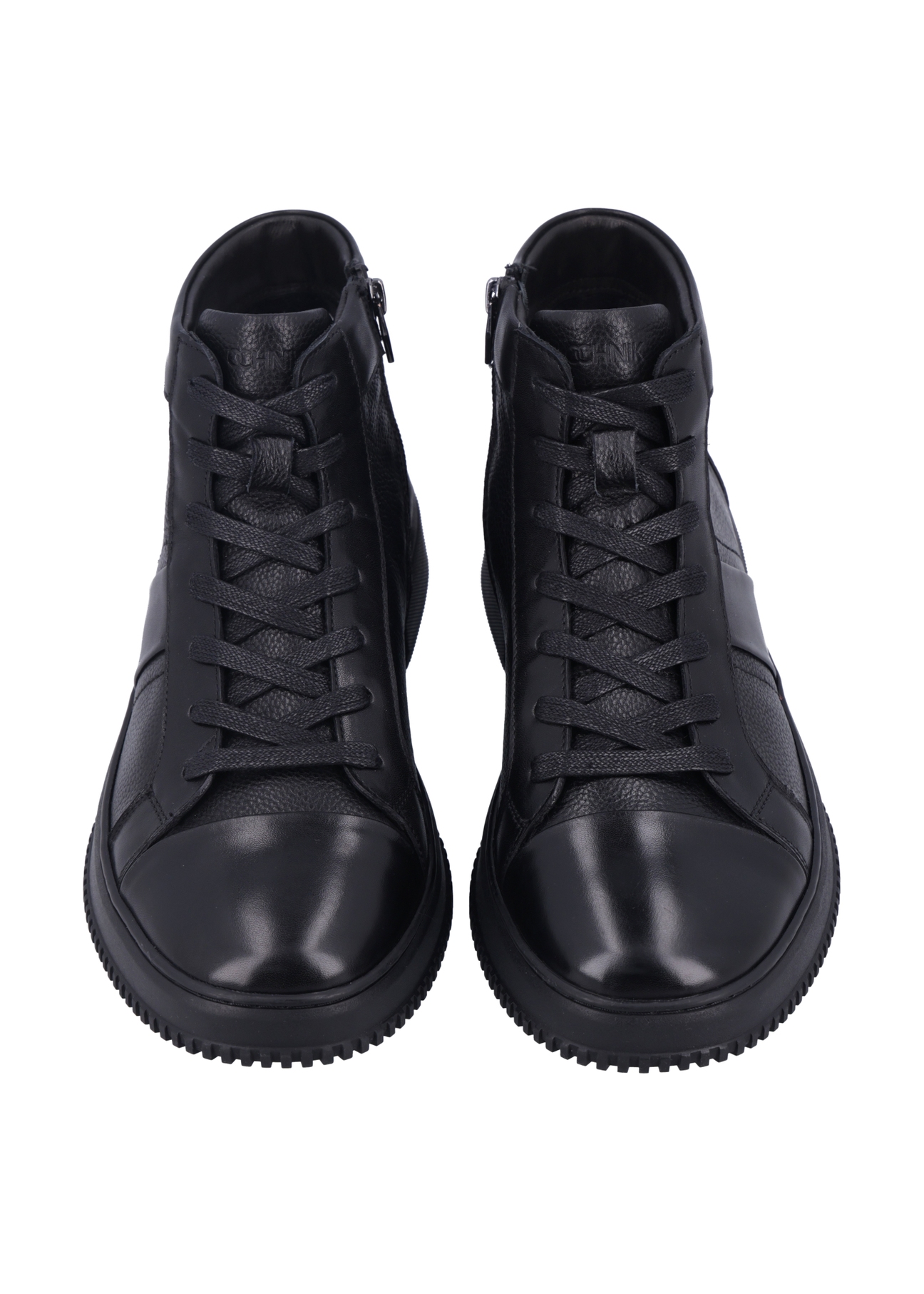 Czarne skórzane buty sportowe BUTYM-0568-99(Z26), widok produktu z przodu na białym tle.