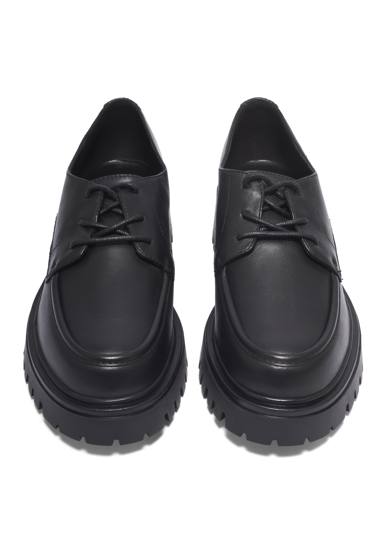 Czarne skórzane buty damskie BUTYD-1310-99(Z26), widok produktu z przodu na białym tle.