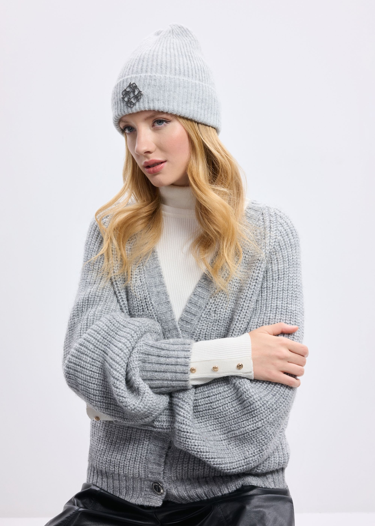 Jasnoszara czapka damska zimowa CZADT-0198-91(Z25)