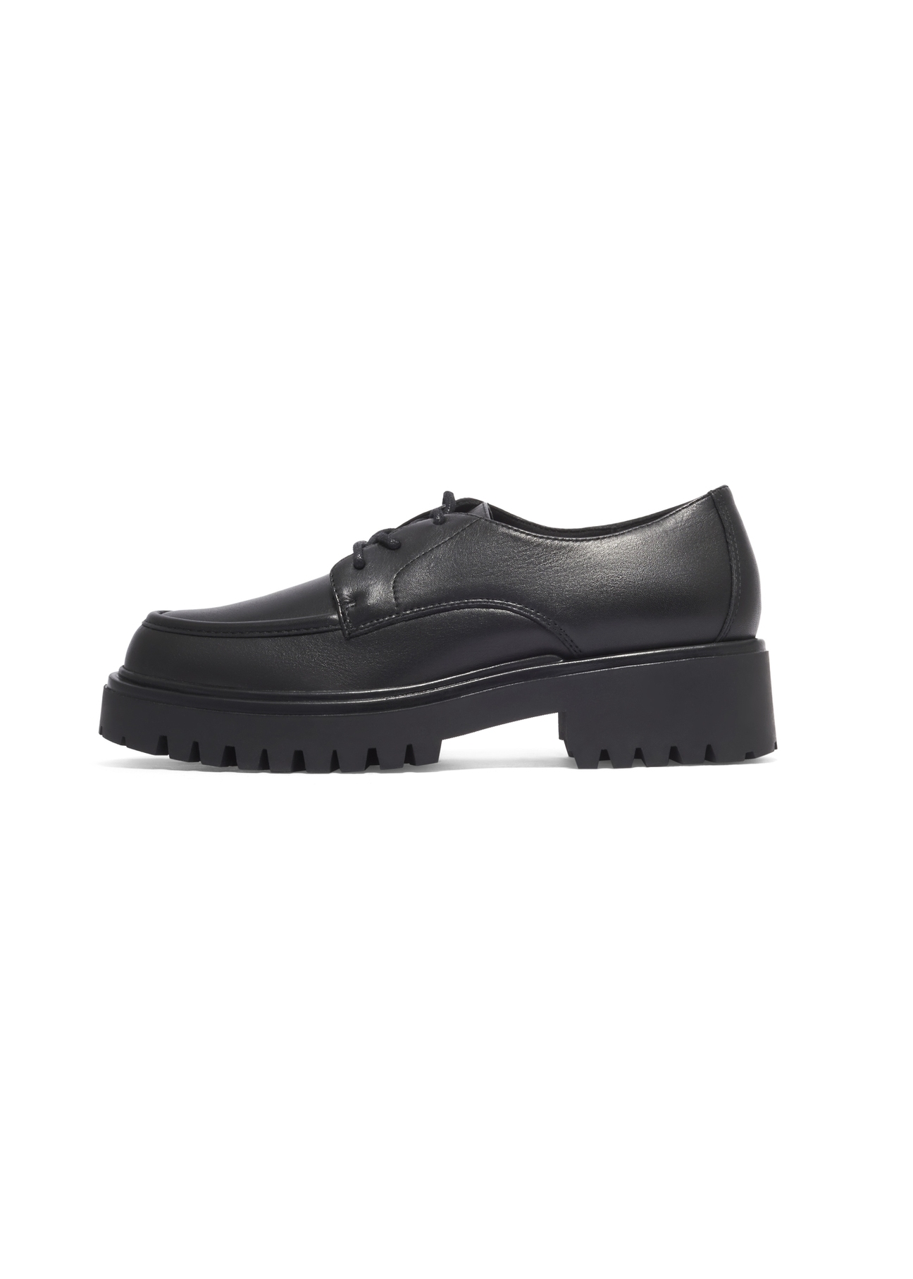 Czarne skórzane buty damskie BUTYD-1310-99(Z26), widok produktu z boku na białym tle.