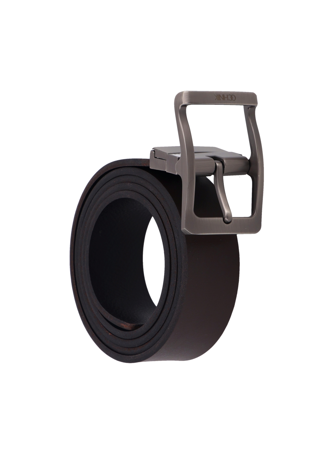 Dwustronny skórzany pasek męski PASMS-0290-1I(Z26), widok produktu skosem na białym tle.