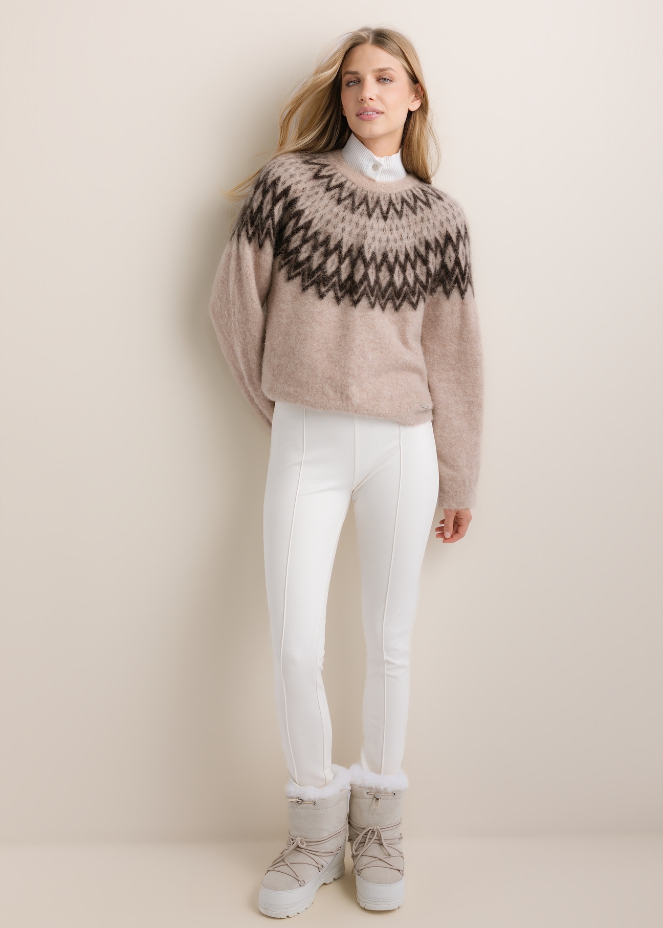 Sweter damski w kolorze chłodnego beżu z wełną SWEDT-0284-1J(Z26)