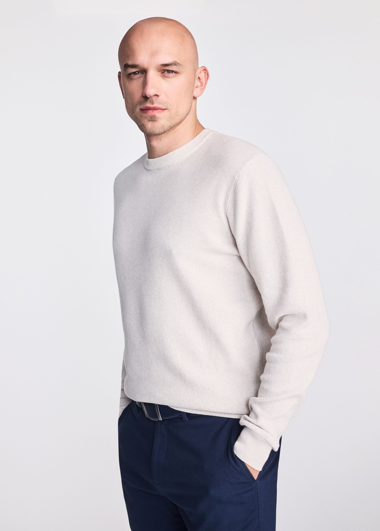 Beżowy bawełniany sweter męski SWEMT-0163-81(W25)-01