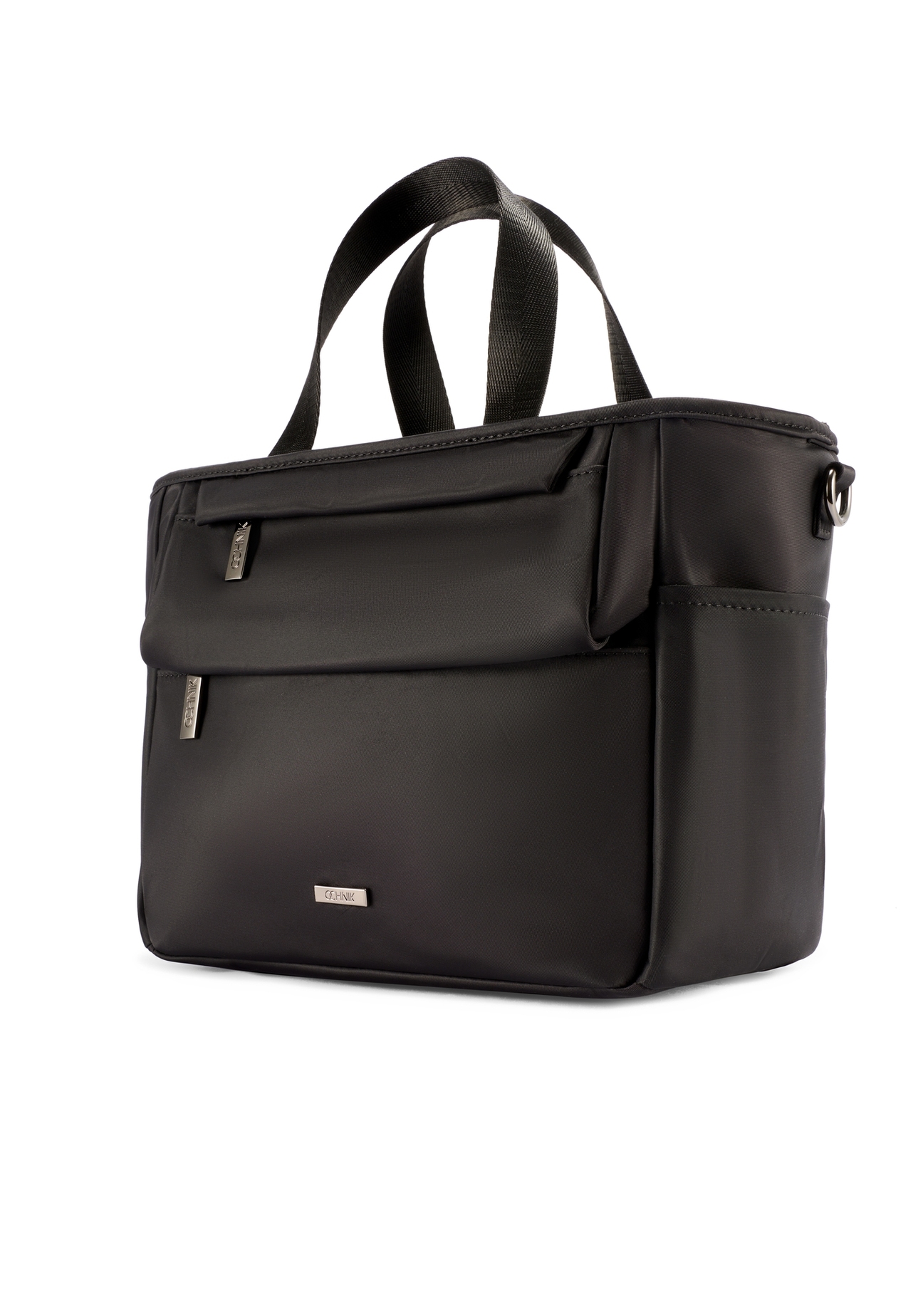 Czarna torebka typu lunchbox TOREN-0346-99(W26) - widok produktu po skosie, na białym tle.  