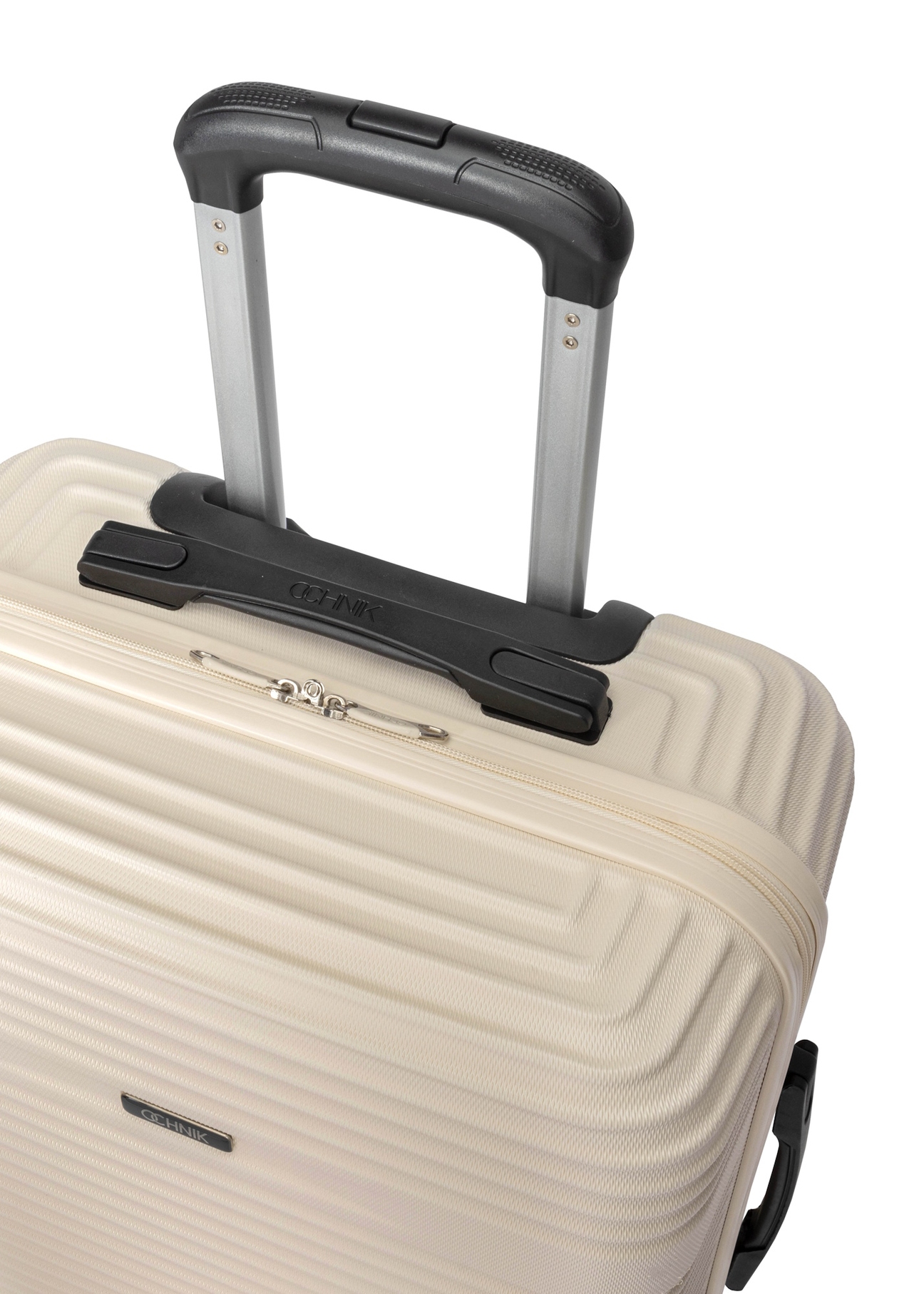 Walizka mała na kółkach WALAB-0040-0C-19(W26), zbliżenie na rączkę produktu na białym tle.