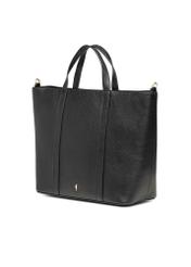 Czarna skórzana torebka shopper TORES-1272-9I(W26), widok produktu skosem na białym tle.
