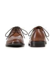 Skórzane półbuty męskie w kolorze koniaku BUTYM-0500-1F(W26), widok produktu z przodu i tyłu na białym tle.