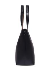 Czarna torebka shopper damska TOREC-1259-99(Z26), widok produktu od boku na białym tle.