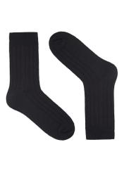 Czarne skarpetki z wełny merino SKAMT-0206-99(Z26), widok produktu od przodu na białym tle.