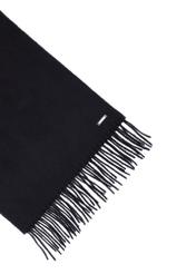 Wełniany czarny szalik męski SZAMT-0034-99(Z25) zbliżenie na produkt na białym tle.