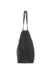 Czarna torebka shopper z monogramem TOREC-1181-9P(W26), widok produktu z boku na białym tle.