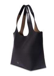 Czarna torebka shopper damska TOREC-1259-99(Z26), widok produktu skosem na białym tle.