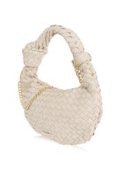Pleciona torebka kremowa w stylu hobo TOREC-1007-12(W25) - widok skosku na białym tle. 