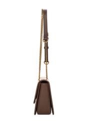 Beżowa torebka damska z monogramem TOREN-0360-1B(Z26), widok produktu z boku na białym tle.