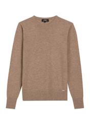 Wełniany sweter w kolorze camelu SWEDT-0267-1D(Z26) - widok produktu z przodu, na białym tle.