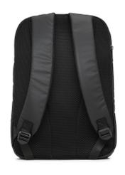Czarny plecak męski TORMN-0410-99(W26) - widok produktu z tyłu, na białym tle. 