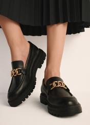 Skórzane loafersy damskie z łańcuchem BUTYD-1014-99(Z25)