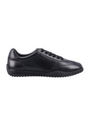 Czarne skórzane buty sportowe męskie BUTYM-0560-99(Z26), widok produktu z boku na białym tle.