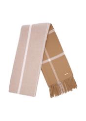 Duży szalik damski w kolorze camel SZADT-0100-1L(Z26), widok produktu z przodu na białym tle.
