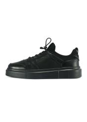 Czarne skórzane sneakersy męskie BUTYM-0509-99(Z25) - widok produktu z boku na białym tle.