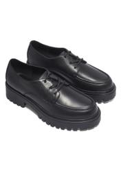 Czarne skórzane buty damskie BUTYD-1310-99(Z26), widok produktu skosem na białym tle.