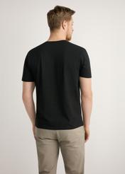 Czarny bawełniany T-shirt męski TSHMT-0120-99(Z25), widok produktu od tyłu na modelu, widoczna połowa sylwetki.