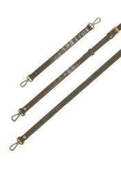 Skórzana khaki torebka croco TORES-1326-8D(Z26), widok zbliżenia na paski na jasnym tle.