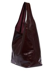 Bordowa skórzana torebka shopper TORES-1372-4D(Z26), widok produktu skosem na białym tle.