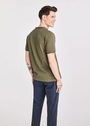 Koszulka polo męska w kolorze khaki POLMT-0061-55(W25)-03