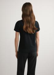 Czarny T-shirt damski z logo TSHDT-0155-99(W26), widok produktu z tyłu na modelce. Widoczna połowa sylwetki.