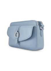 Niebieska mała torebka damska TOREC-1175-7C(W26) - widok produktu po skosie, na białym tle.