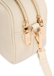 Kremowa średnia torebka damska TOREC-1121-0B(W26), widok na zbliżenie szczegółu na białym tle.