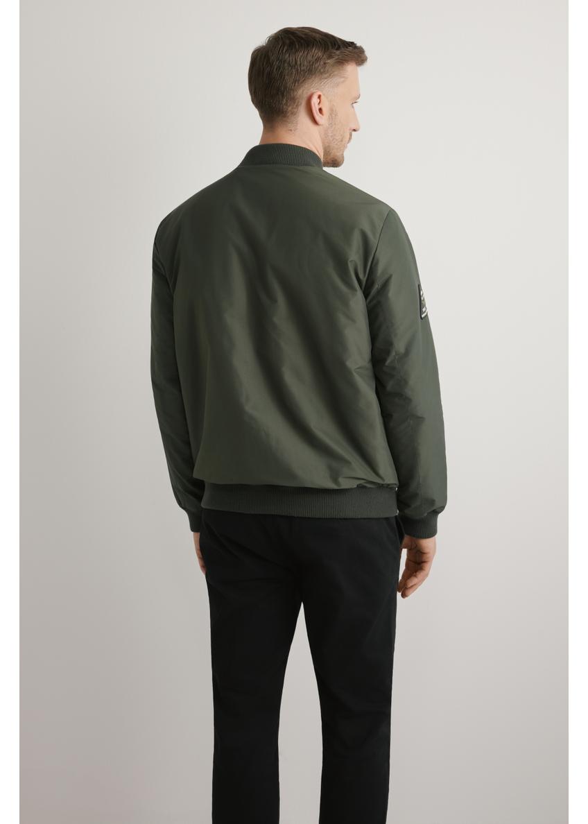 Kurtka bomberka męska w kolorze khaki KURMT-0413A-8D(W26)