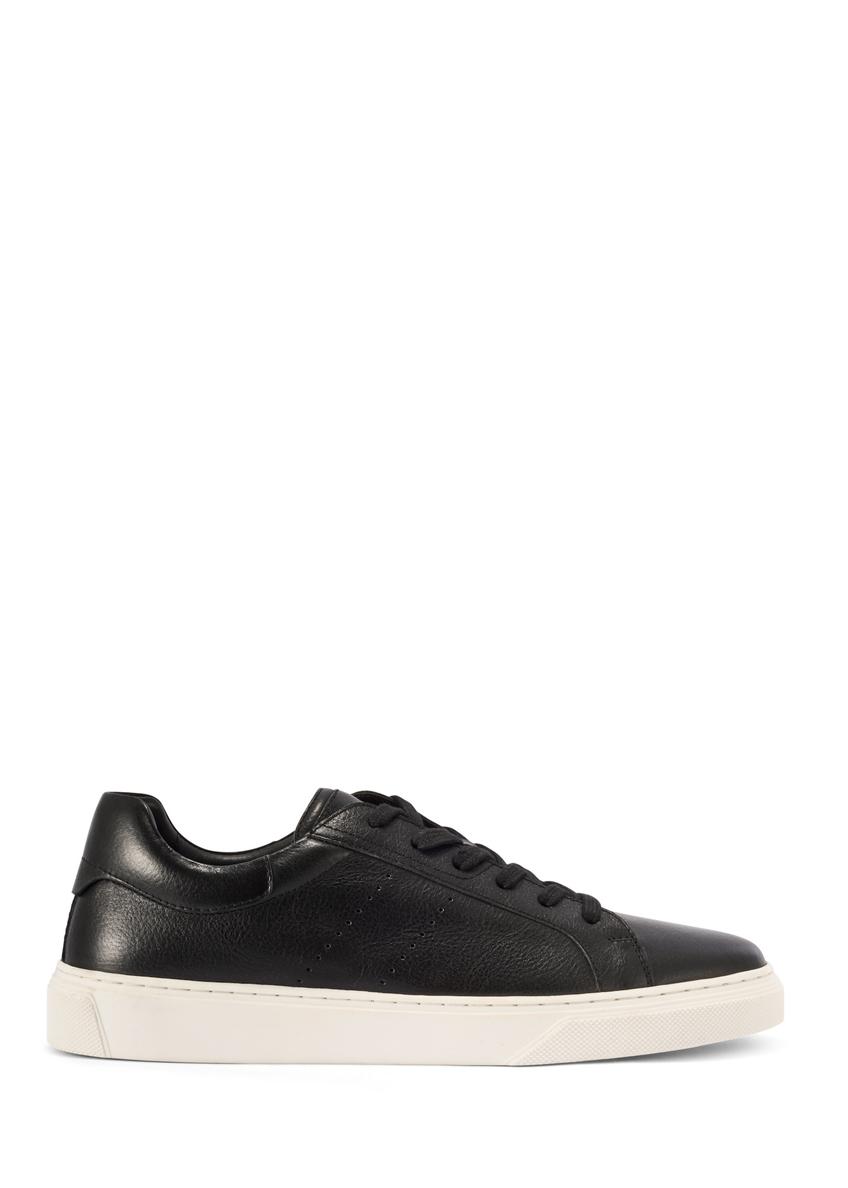 Czarne skórzane sneakersy męskie BUTYM-0486-99(W26), widok produktu z boku na białym tle.