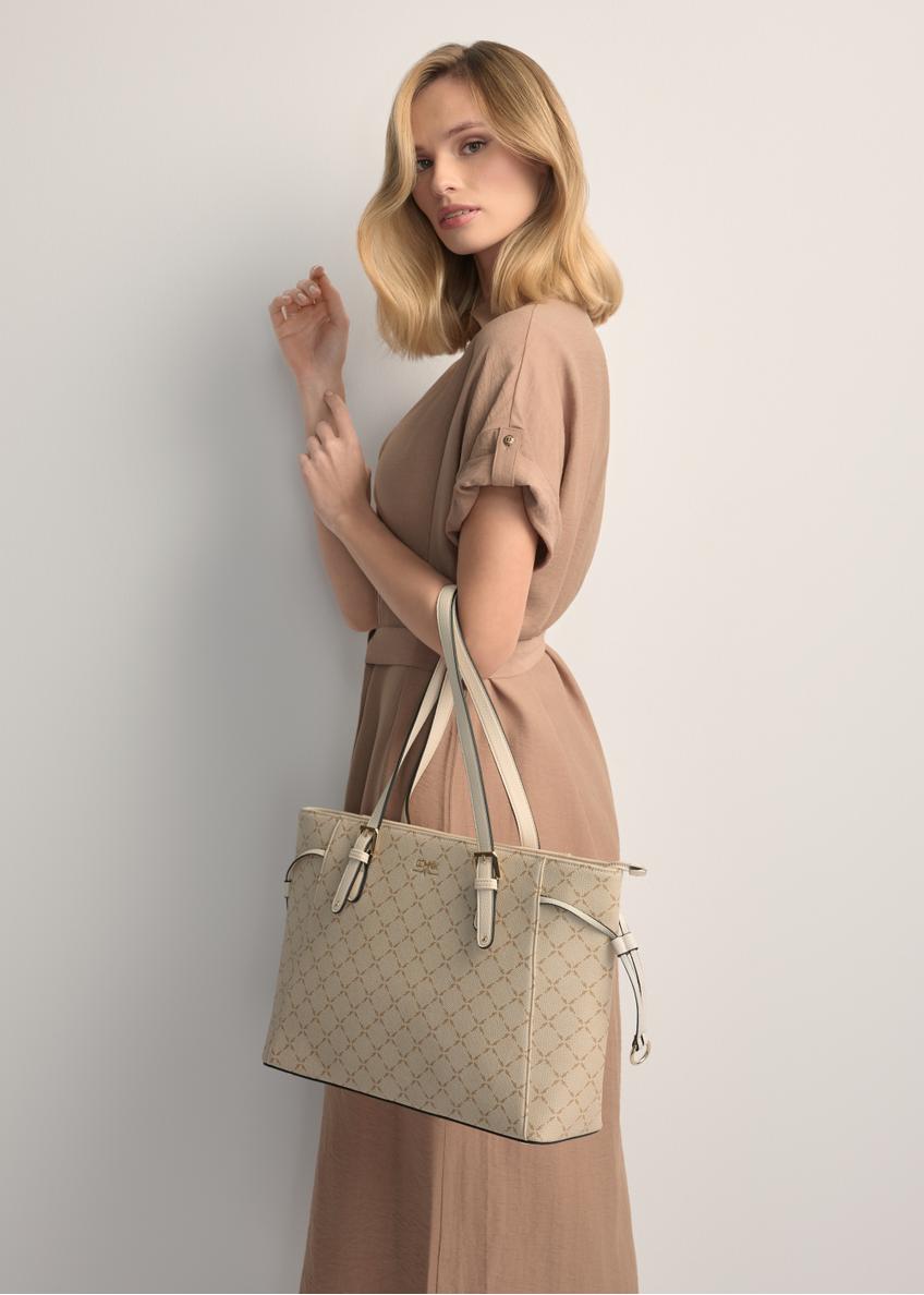 Kremowa torebka shopper z monogramem TOREC-1029-0P(W26)